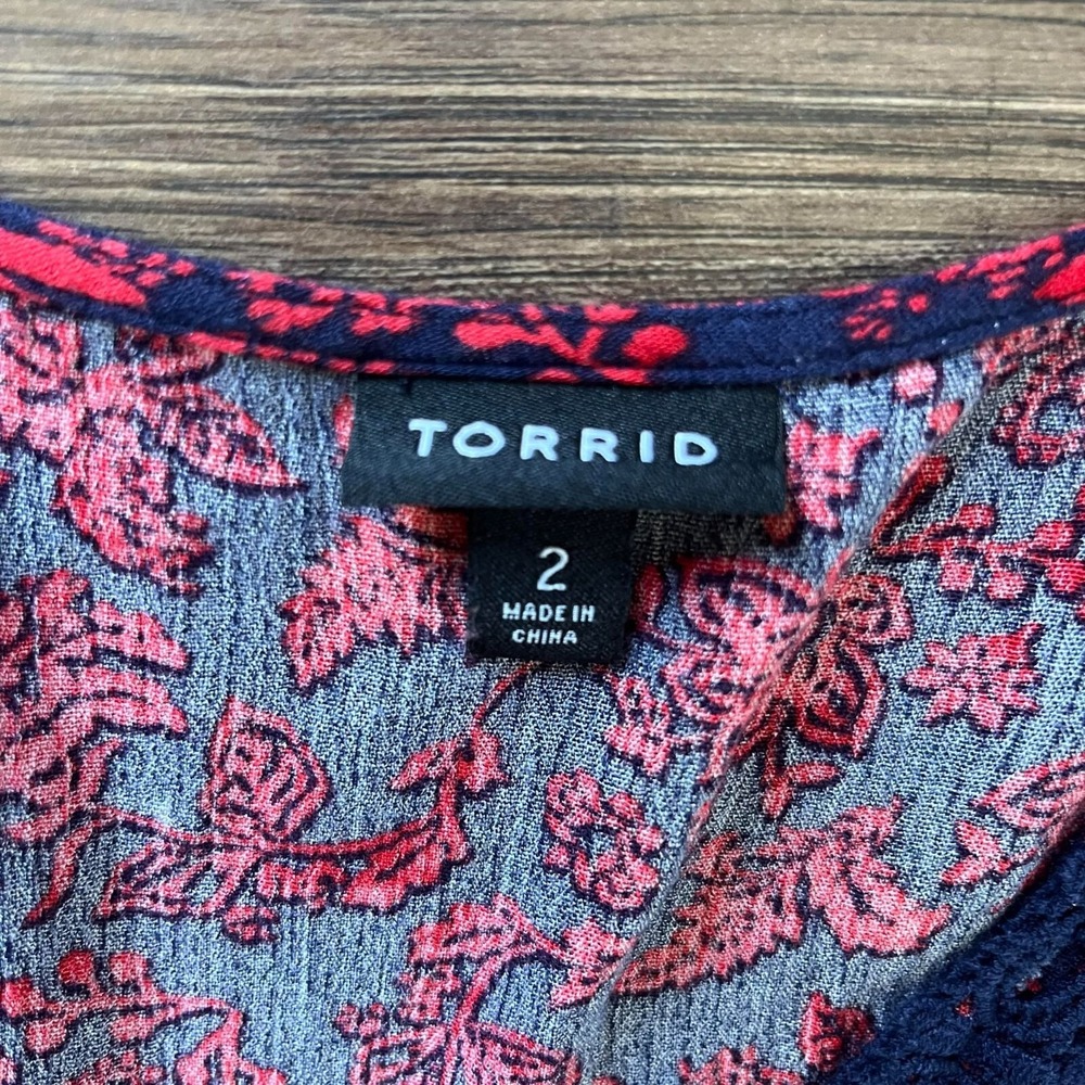 Torrid Shirt Red Blue Floral Lace Up Babydoll Top Tunic Crochet Size 2XL XXL - Picture 7 of 7
